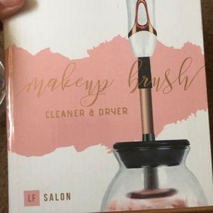 Makeup brush cleaner